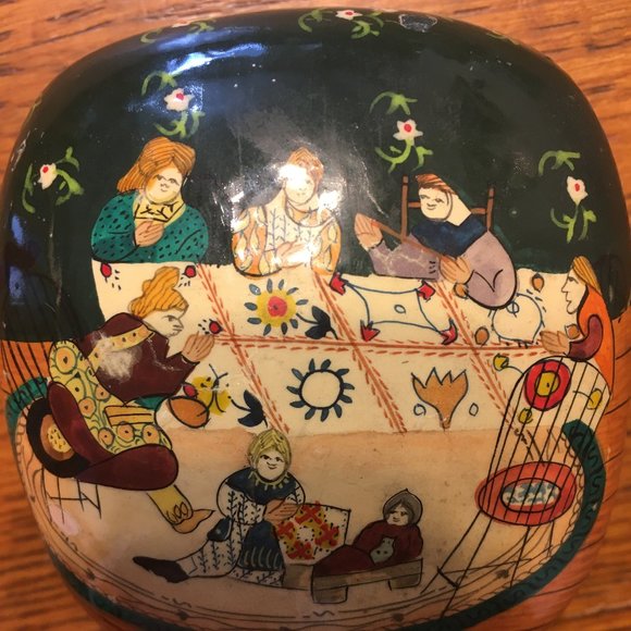 Lacquer Trinket Box - Picture 10 of 10